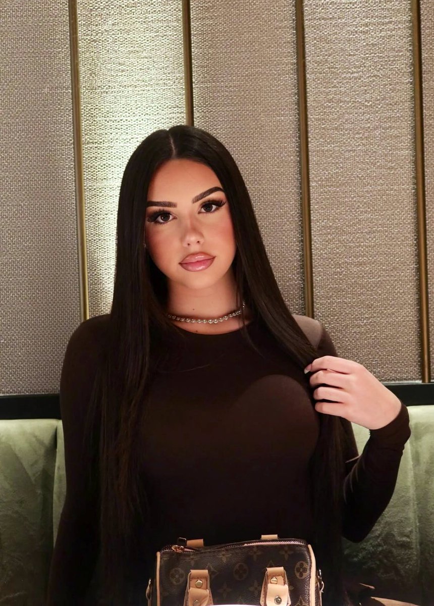 RocioGon00's tweet photo. Sígueme y te sigo al instante 🖤 https://t.co/idJjtP4Tf7
