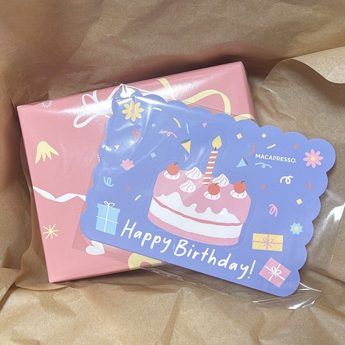 ruhalive's tweet photo. ここあさんからのお誕生日プレゼント！
自分でも注文しようとしてたからびっくり笑
ありがとう〜🧁🍩🍰🍬 https://t.co/U6ygkboEjt