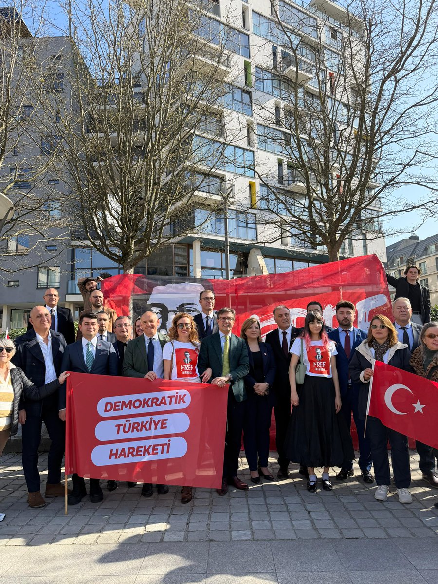 Almost one year since the arrest of Ekrem İmamoğlu.
Today, at the European Parliament, he is awarded the Adamowicz Prize of the European Committee of the Regions for his courageous commitment to democracy and freedom.
We will continue to stand up for the Mayor of Istanbul until