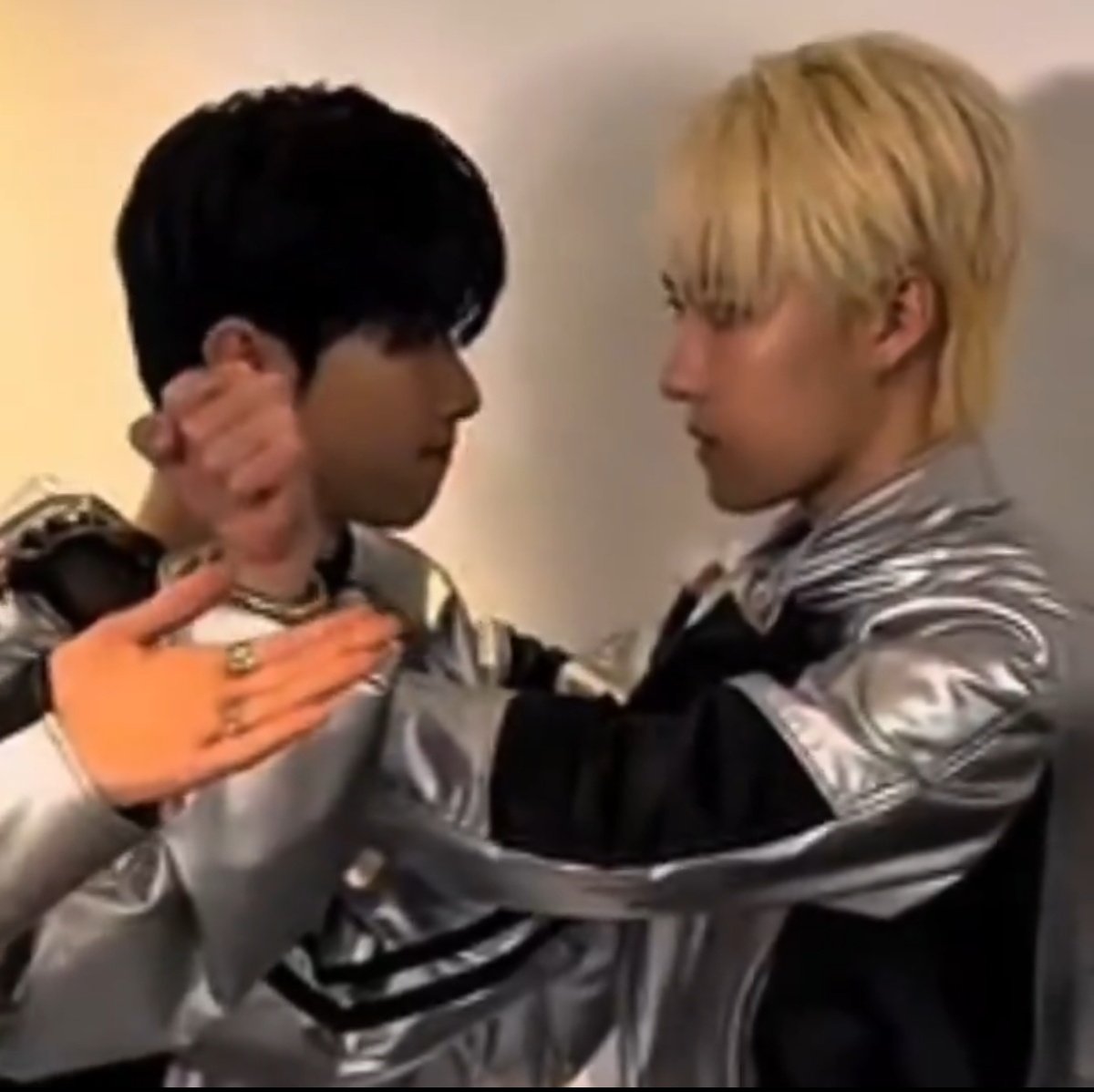 sparktosolar's tweet photo. Get someone who looks at you the way Hyunwoo looks at Junghoon https://t.co/WyrL1hph2U