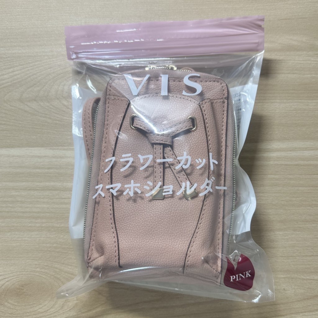 _83496's tweet photo. セブンで売ってたVISのスマホショルダー

カメオのダーツケースがぴったり入るのと、チップとか諸々の消耗品、ダーツカードも収納できて良い感じだった^ᴗ.ᴗ^♡

ハウスの時持ち運び困ってたから活躍しそう👏🏻 https://t.co/RPDfQqyZhl