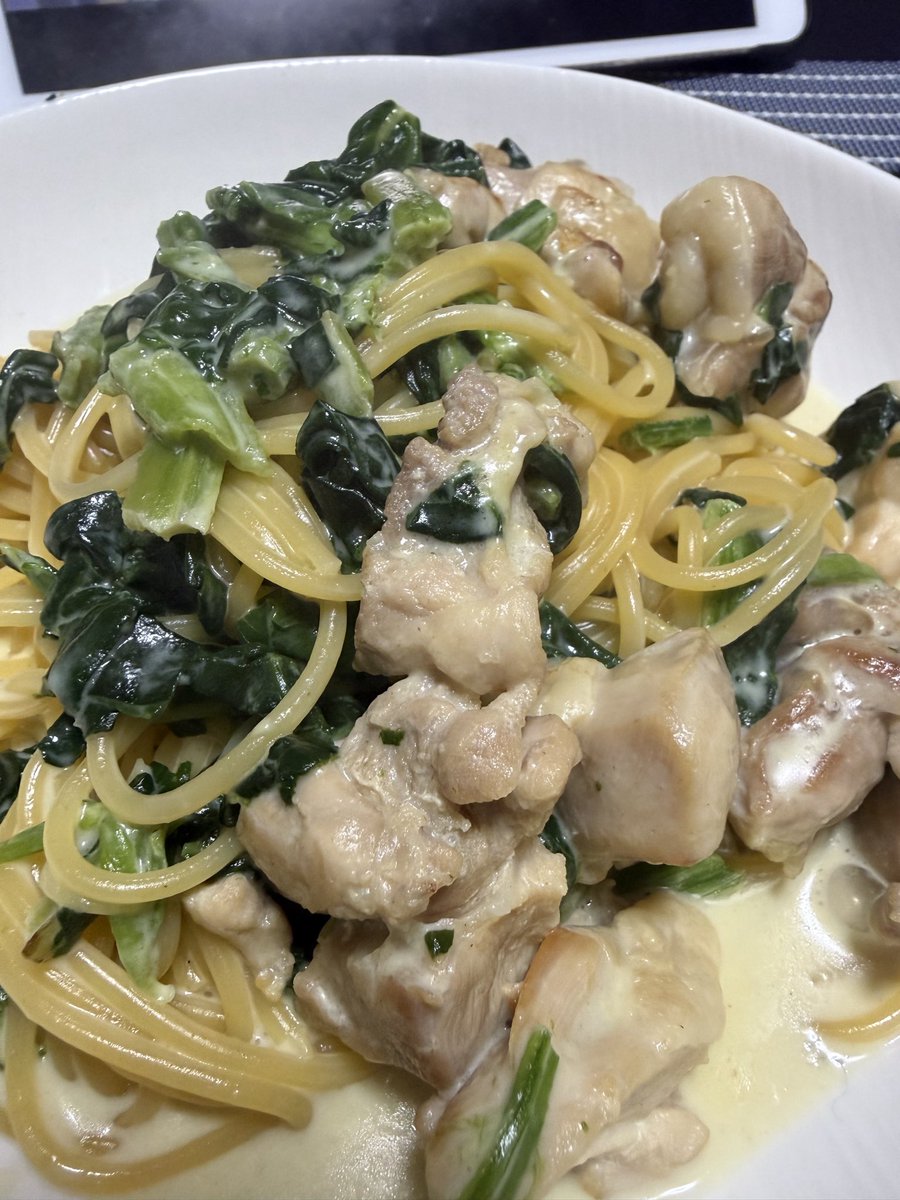 sanamaru0000's tweet photo. この3日間、りんごちゃん不在のため、1人ご飯。パスタにハマって3日連チャン。
どれも美味しい(o'ч'o)♡
1日目 チキンとほうれん草のクリームパスタ
2日目 ミートソースパスタ
3日目 和風シーフードパスタ
どれもちゃんと手作り！
帰ってきたらりんごちゃんに食べさせてあげよー！！ https://t.co/d4OIfhYKR9