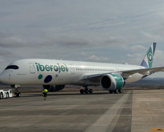Gate7aviation's tweet image. Les équipes de TARMAC Aerosave ont effectué la première vérification de 6 ans de 2026 sur le site de Teruel (Espagne) sur un #A350 d'#Iberojet.
 #AircraftMaintenance #6Ycheck