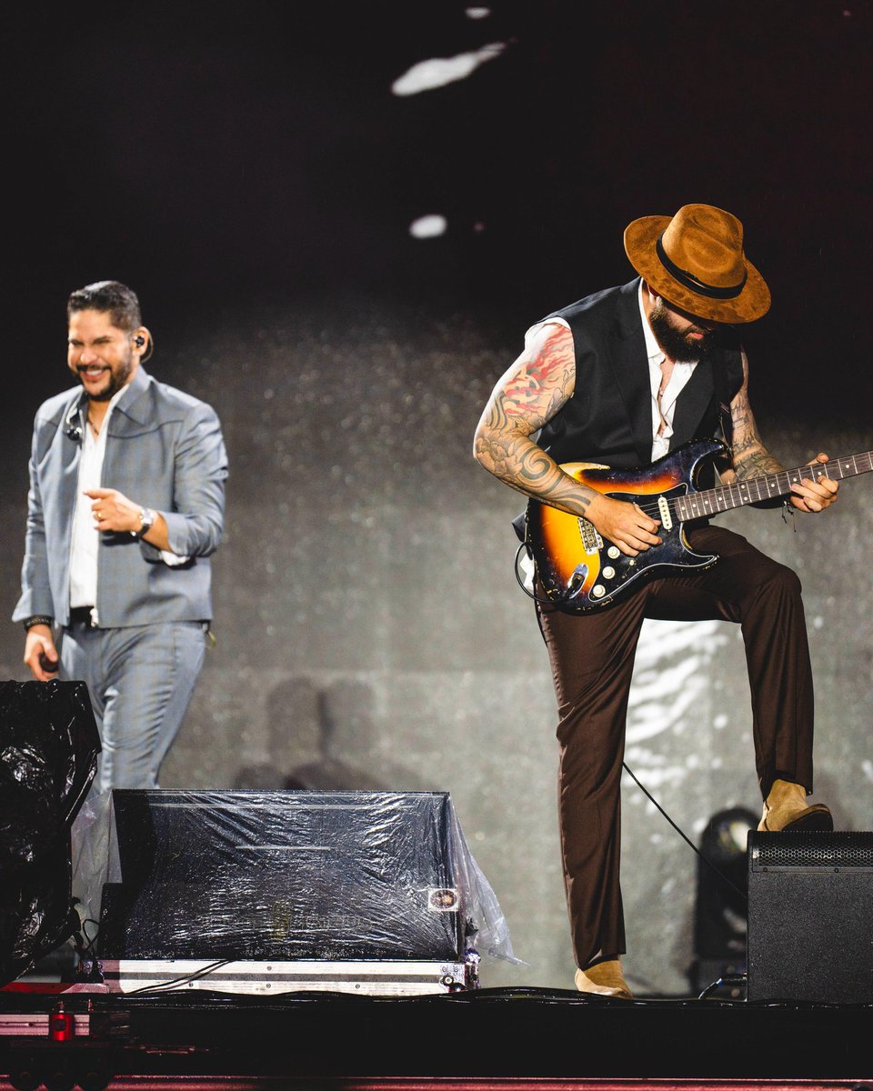 Jorge & Mateus tweet media