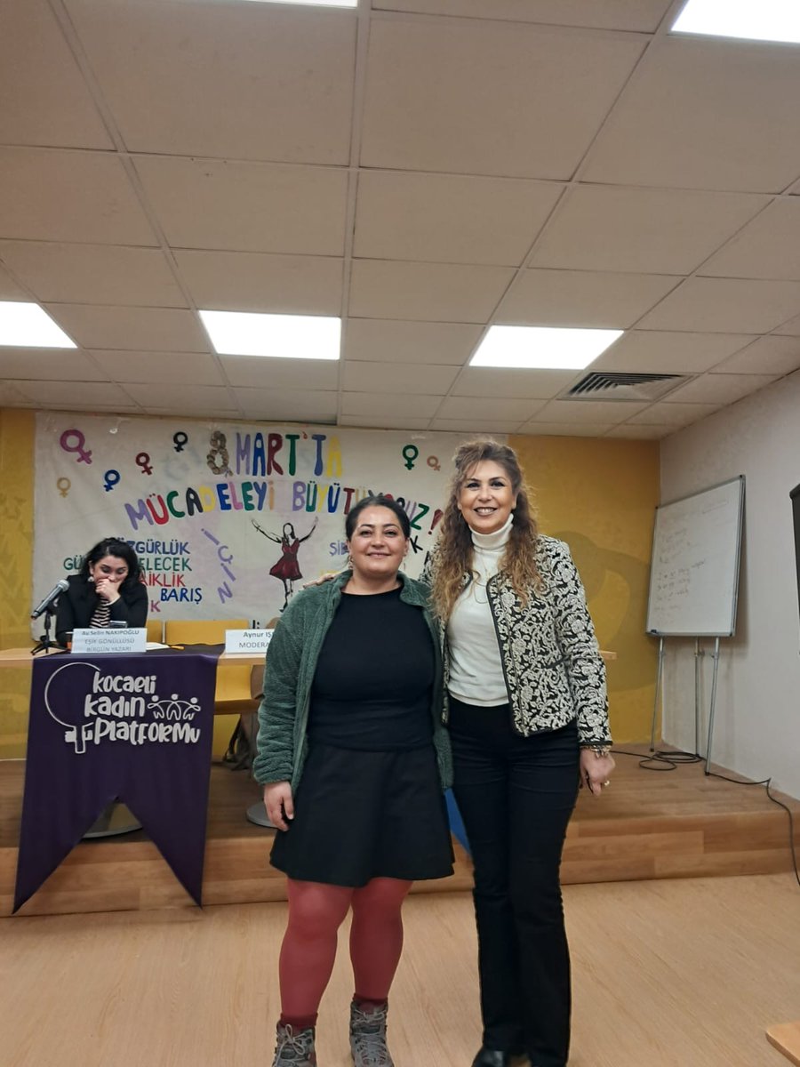 Sadece meydanlarda değil, depolarda ve barikatlarda da varız. Migros depo zaferinin mimarlarından Neslihan Acar ile 8 Mart programındayız. Kadınların öncülük ettiği bir mücadele asla yenilmez. 💜✊️