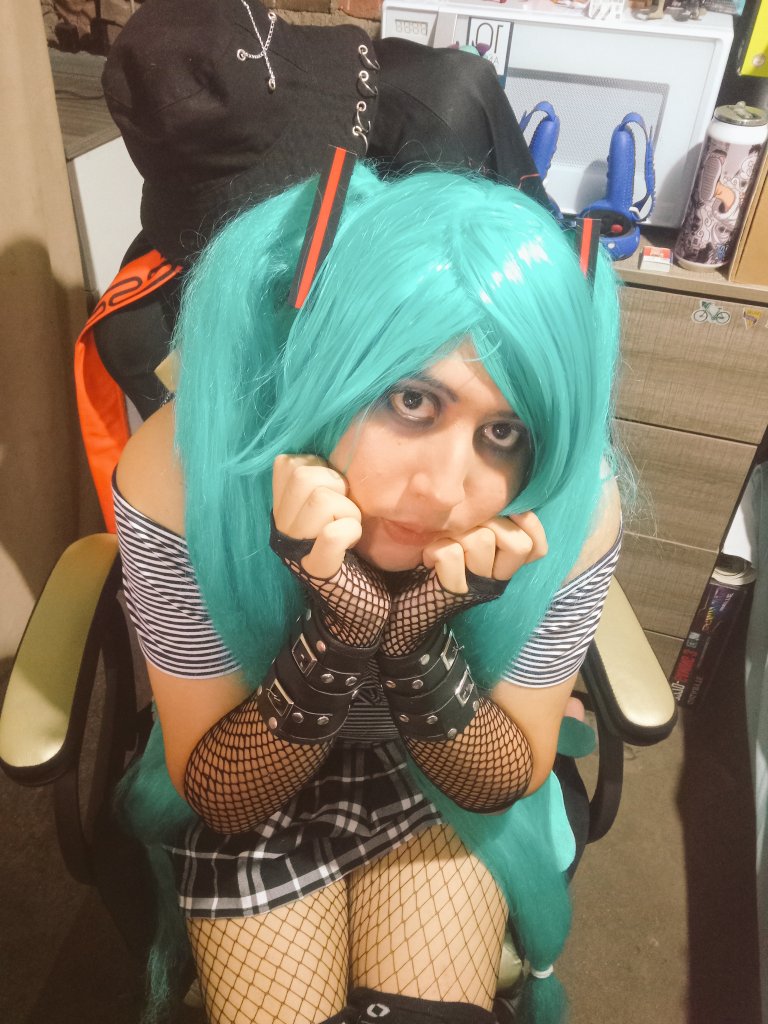 RandhyGoo's tweet photo. Mikuu Gotica 7u7 #HatsuneMiku #femboy #cosplayer #Parati #foryou  #goticas #VOCALOID https://t.co/v4X98OCqFq