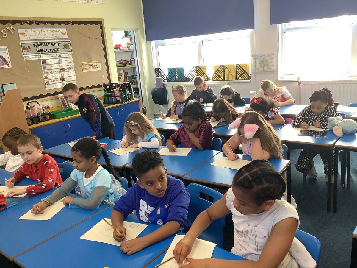 AbbeyPrimary's tweet image. #Y4 are enjoying creating posters to share the books that they like to read on #Worldbookday Will any of us be lucky enough to win the poster competition and receive a voucher to spend at the Book Fair #Reading