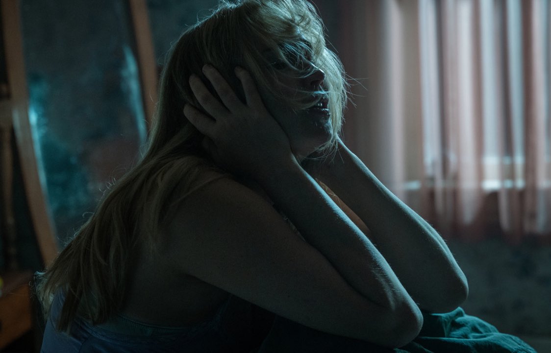 < 다이 마이 러브 >
행복한 여성상의 허구를 고발하기 
현실인지 망상인지 모를 모호한 연출 죽어가는 자아에 짓눌렸다