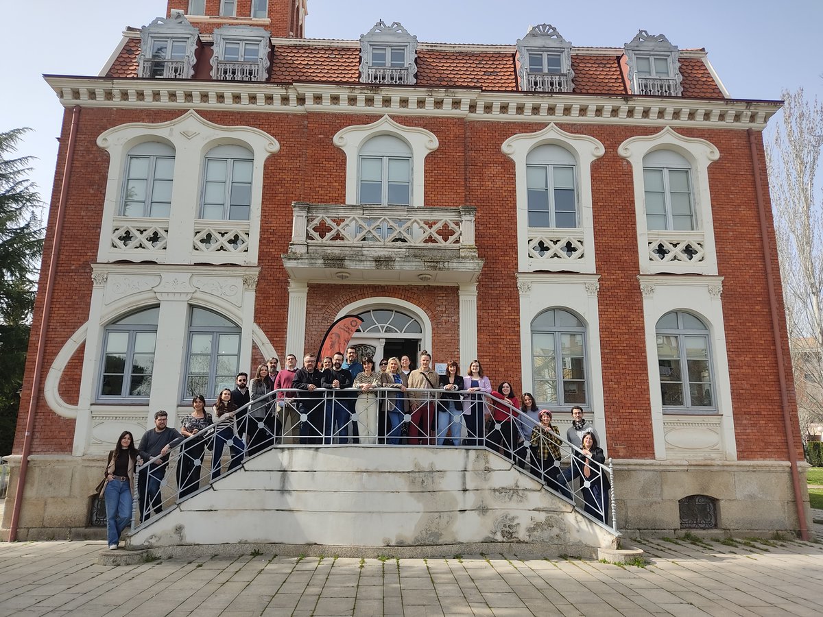 AreaEmpleoFSMLR's tweet photo. ¡Ha comenzado #CulturHUB Valladolid! La nueva aceleradora cultural para impulsar talento creativo y proyectos culturales 🫱🏽‍🫲🏽
 Ha arrancado con 13 proyectos 🤩, las personas participantes trabajarán para impulsar sus proyectos de la mano de profesionales. https://t.co/xoYv47q2eh https://t.co/nDGIPCCQG8
