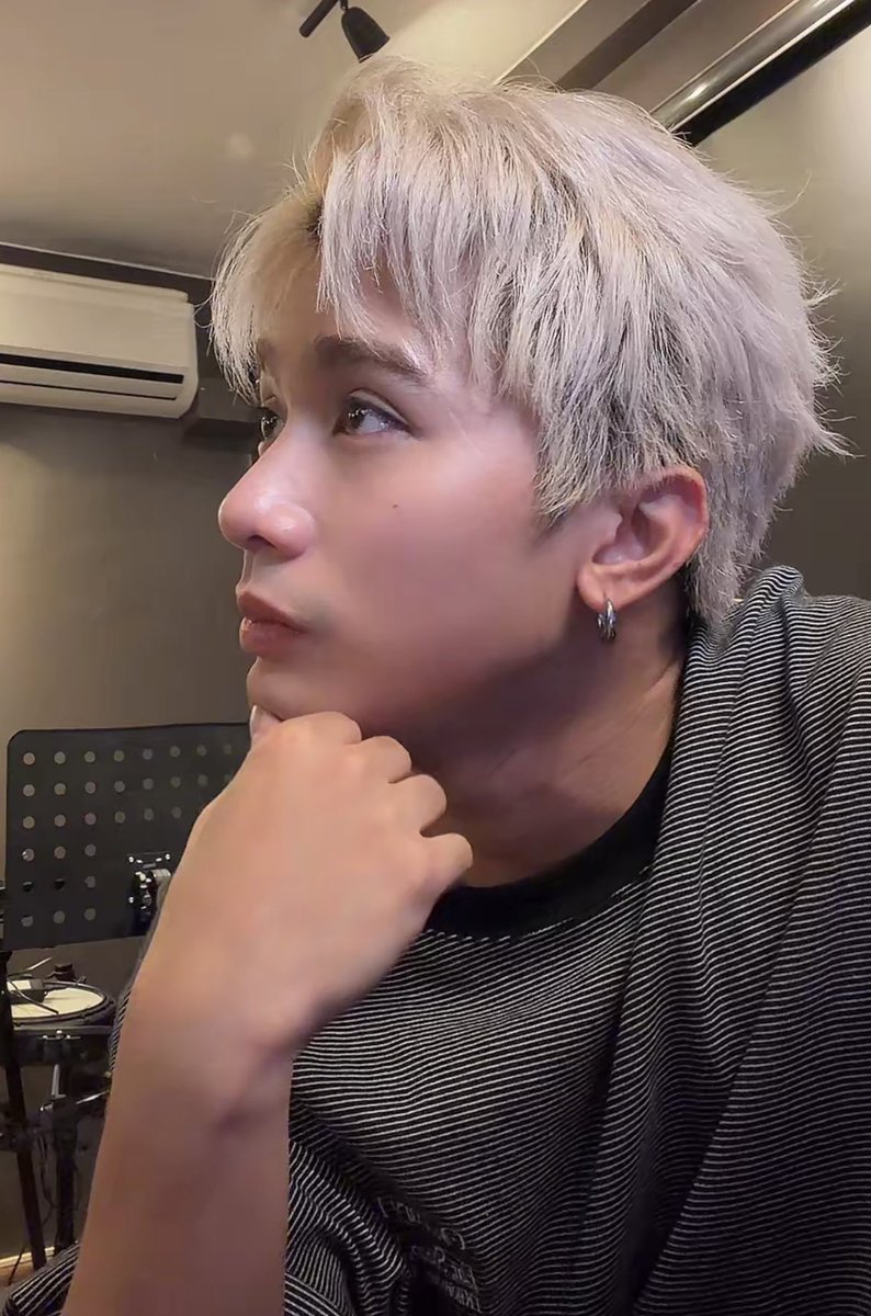 takenbyjcs's tweet photo. SIDE PROFILE PA LANG YAN PERO SOBRANG GWAPO NA TLAGA 🤧🤧🤧 LOVE U @JoshCullen_s ❤️ #JOSHCULLEN https://t.co/pMF5dWwJTH