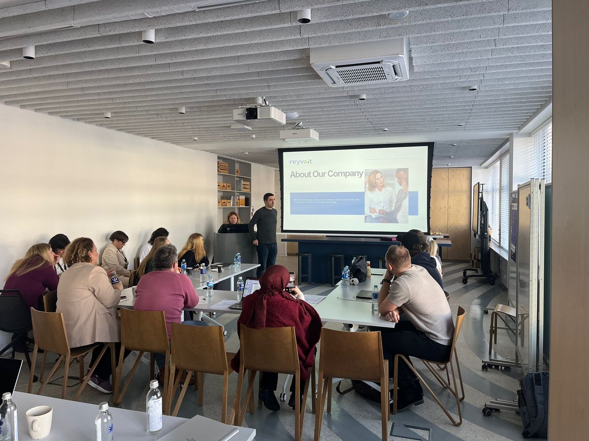 ENTRANTproject's tweet photo. 🚀Day 3 of #ENTRANT Long-Term Training! Startups from 🇷🇴🇹🇷🇩🇰🇭🇷 shared their journeys, pitches &amp; lessons learned. 💡Mentors offered insights &amp; practical advice for future pitching. #Startups #Entrepreneurship #Innovation #Mentorship https://t.co/t4aSP2qeVi