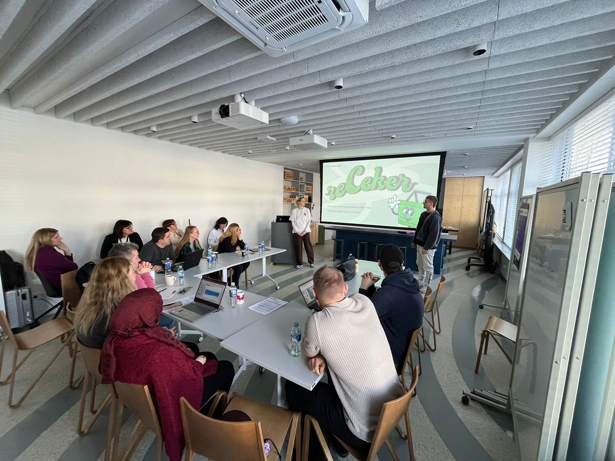 ENTRANTproject's tweet photo. 🚀Day 3 of #ENTRANT Long-Term Training! Startups from 🇷🇴🇹🇷🇩🇰🇭🇷 shared their journeys, pitches &amp; lessons learned. 💡Mentors offered insights &amp; practical advice for future pitching. #Startups #Entrepreneurship #Innovation #Mentorship https://t.co/t4aSP2qeVi