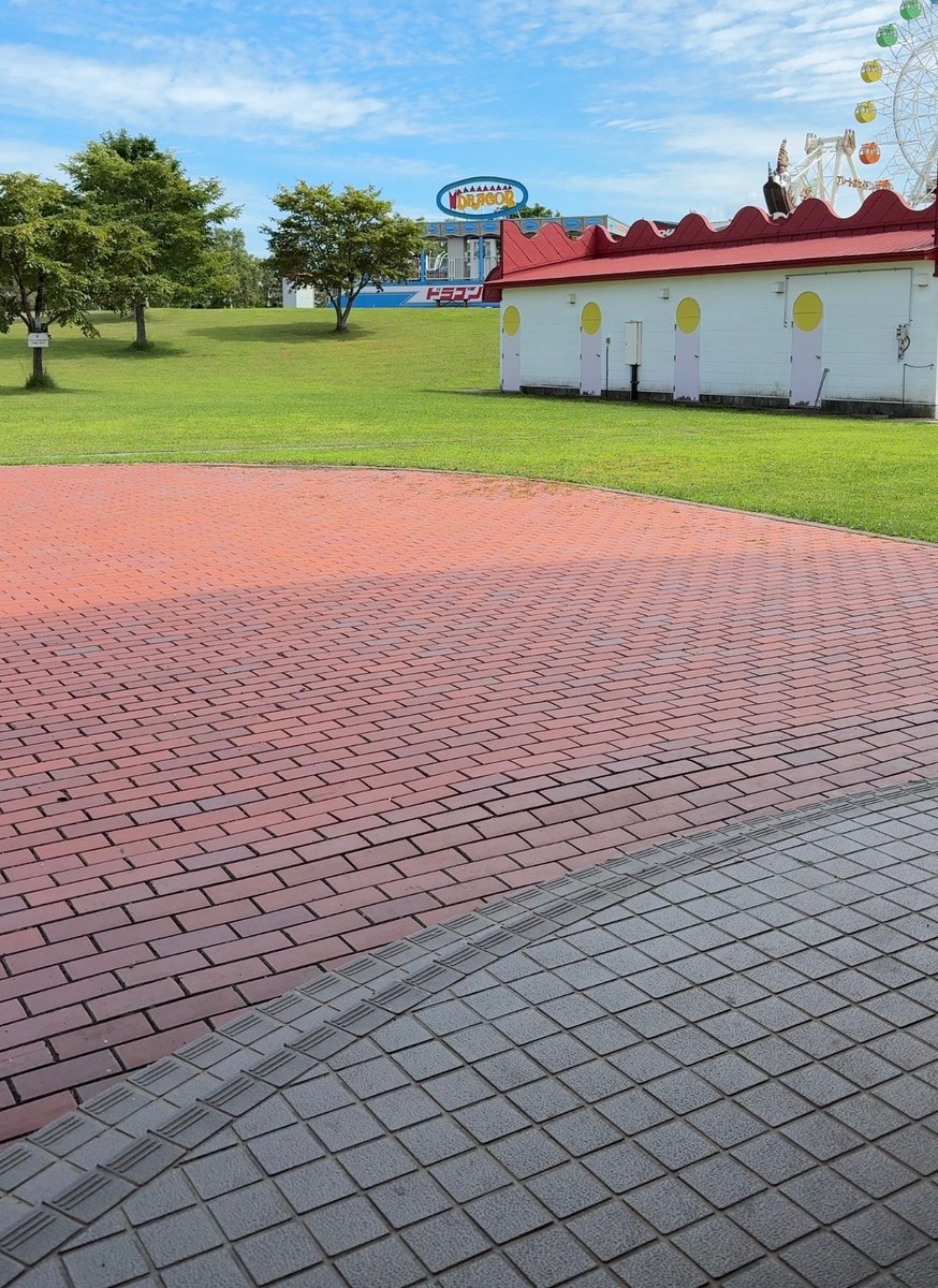 kan_architects's tweet photo. 衝撃を受けた.
恐らく日本最北端のリミナルスペース.
去年の夏.
#liminalspace 
#リミナルスペース https://t.co/FrhQqIWvXD