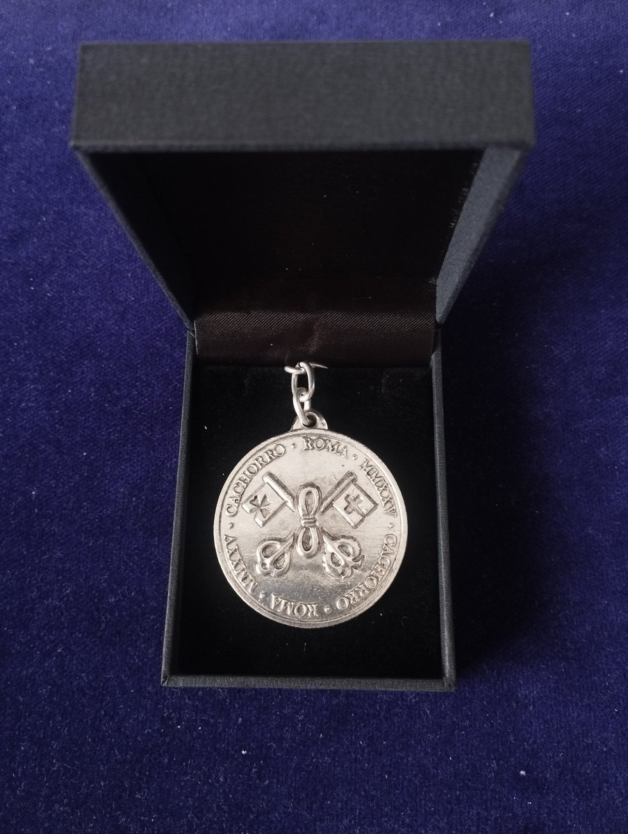 FernandoVLOFC's tweet photo. Medalla de la Hermandad del Cachorro de Sevilla por el Jubileo de Roma 2025. 🙏🏻🕯️@HdadCachorro #coleccion #medallas https://t.co/15XGEeLGyr