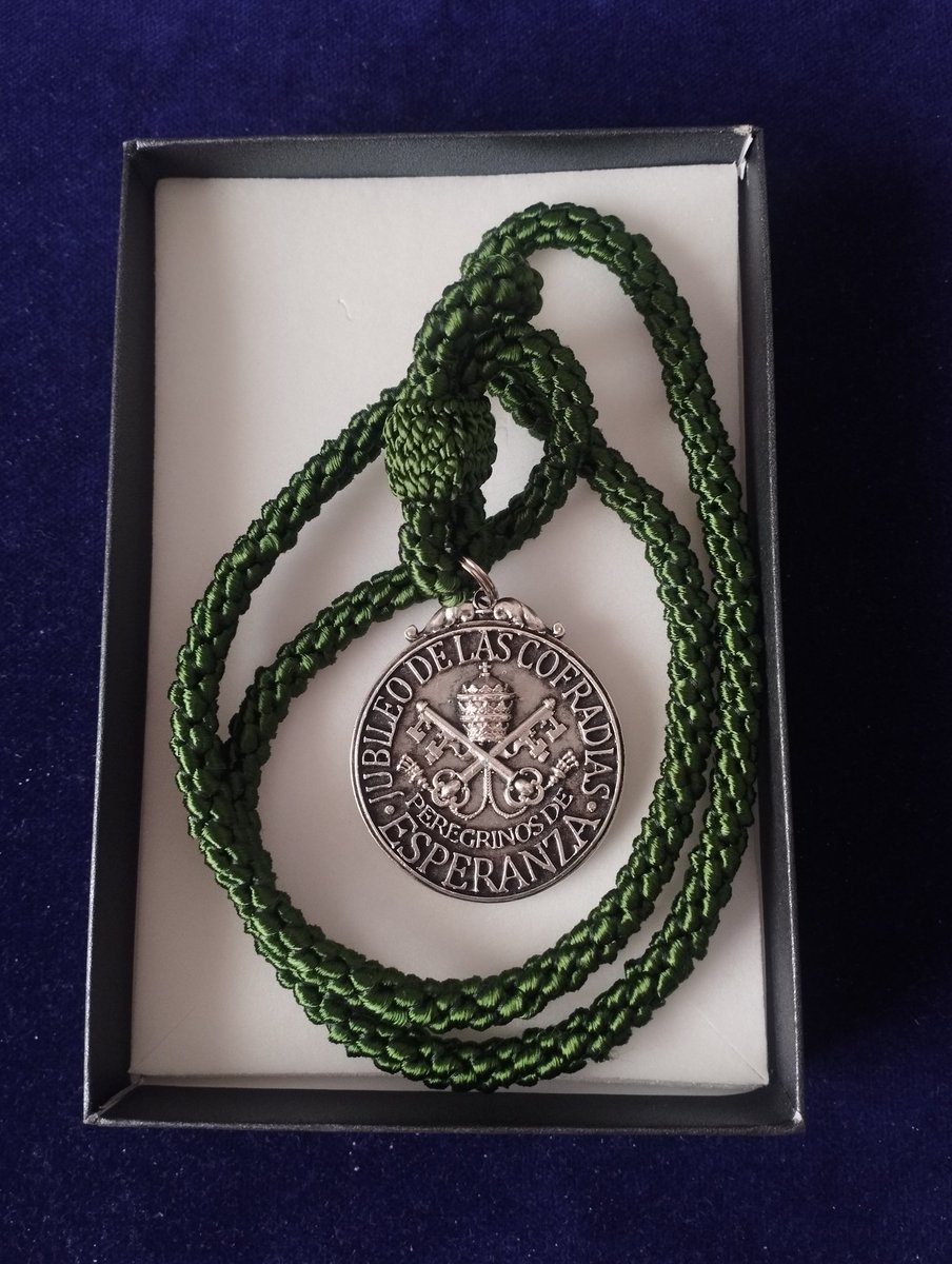 FernandoVLOFC's tweet photo. Medalla de la Hermandad de la Esperanza de Málaga por el Jubileo de Roma 2025. 🙏🏻🕯️@pasoyesperanza #coleccion #medallas https://t.co/TqO29C9Ypz