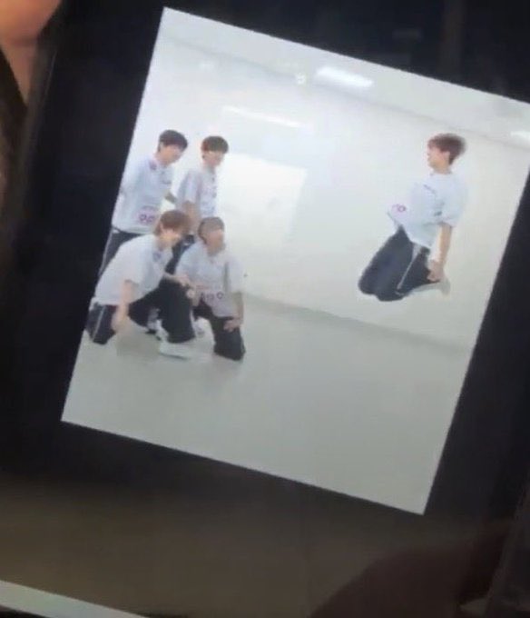 oneroutewj's tweet photo. 아니 슈가하이 이 파트 일부러 있는힘껏 높게 뛰엇는데
마스터님이 그렇게 하지 말라고햇다함 ㅅㅂ https://t.co/Pts1uJGGoT
