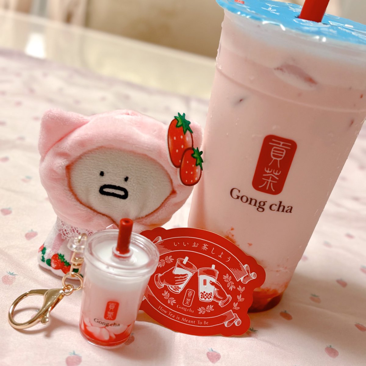 obu_pudding_'s tweet photo. ゴンチャ🍓
おぶ用ゴンチャ(?)もかわいい〜🥰 https://t.co/521hOJYcNG