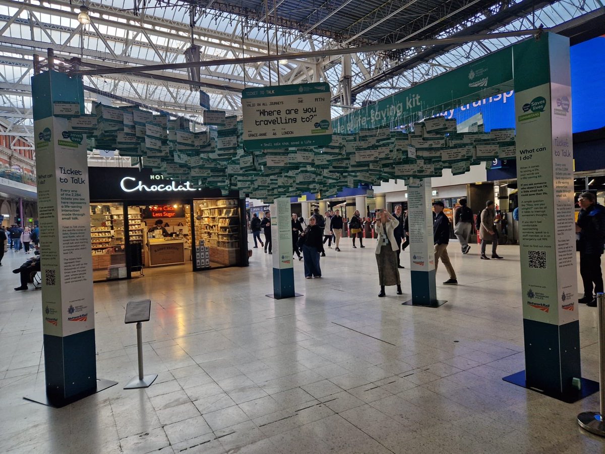 SamsFarnborough's tweet photo. It was wonderful to spot the Small Talk Saves Lives campaign at London Waterloo today! Our volunteer Louise captured some great moments in these photos. 💚
#STSL https://t.co/yiERtUEPt7
