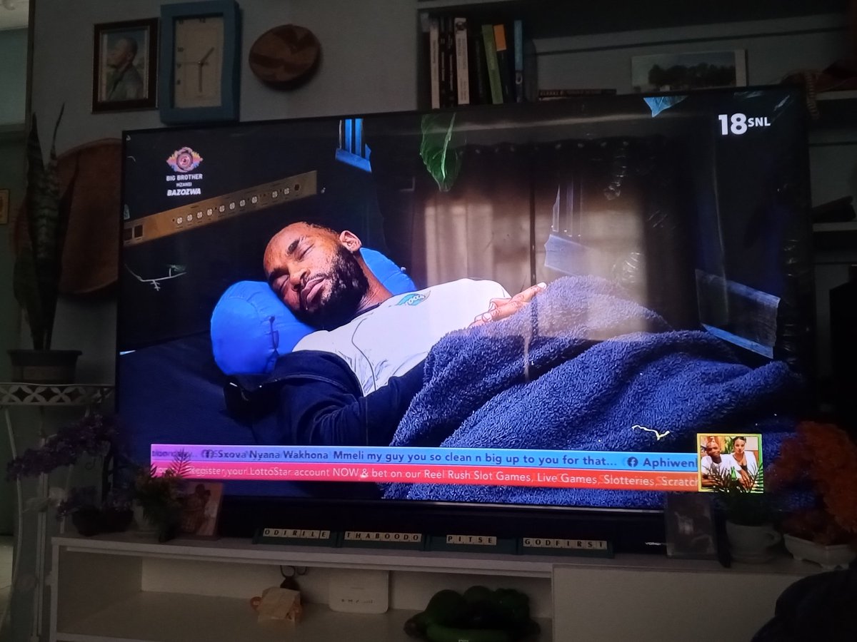 odpitse's tweet photo. 2million is resting 😂😂🤣 
#QueBigbrother
#Bazozwa 
#bigbrothermzansiS6 
@BBMzansi https://t.co/1I5q8aam9i