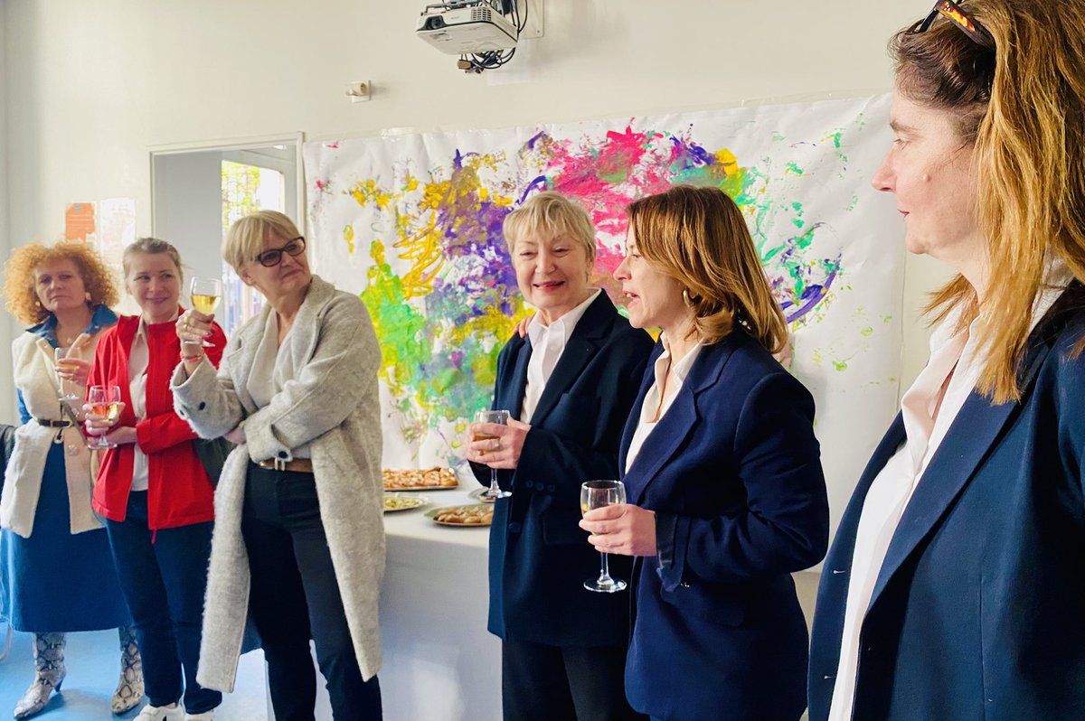 Mairie9Paris's tweet image. Merci Karine Duran pour toutes ces années passées à vous consacrer au bien-être des enfants du 9e en tant que Directrice de la crèche Chateaudun dès son ouverture en 2012! Une femme formidable #retraite