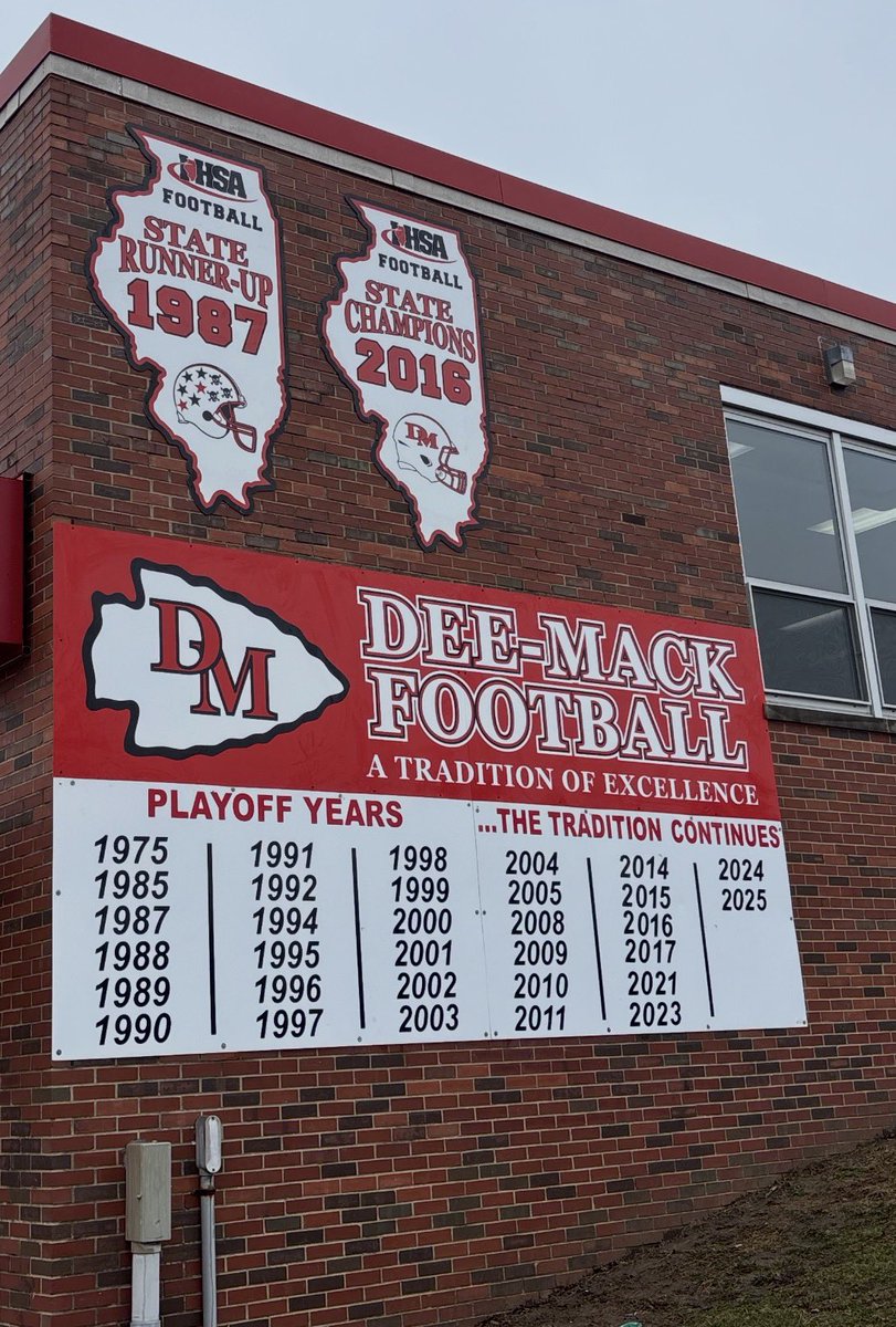 DCM_Football's tweet image. A huge shout out to Elite Signs &amp;amp; Rob Parn for their great work upgrading our state playoff board at Jim McDonald Field 🫡

The new @IHSA_IL @DCM_Chiefs state finals 🪧 are an awesome addition to the stadium 🗣️

#DoYourJob