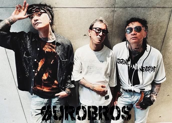 mmrocktigers's tweet photo. 本日はこちにお呼ばれ。
Gasmashineに主催の有松は、自分がMgしてたBloodyImitationSocietyの元メンバー。
加えて、土屋アンナ率いるBluckphoeixにYoshiyaとMotoakiの兄弟に有松を加えたOUROBROS♫
客席にバックヤードにと仲間沢山で、とても楽しい時間でした。
有松、ありがとう〜👍 https://t.co/d3veSmCevb