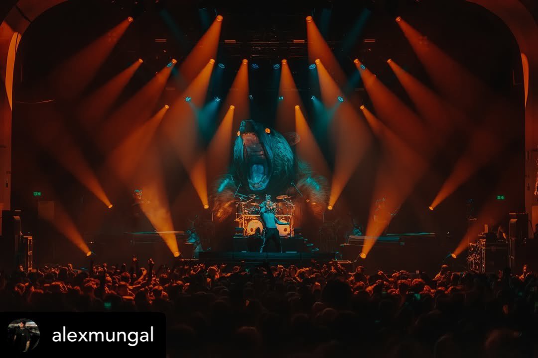 Robelighting's tweet photo. Time for a #TourShotThursday &amp; we’re out on the Slaughter To Prevail tour with lighting designer Alex Mungal &amp; a tour rig using @Robelighting #FORTE &amp; #Spiider luminaires supplied through Victory Event, Stage &amp; Tour APS. (📷 Luna Perri)

#robelighting #victoryest #alienlites https://t.co/7v3v1IozCx