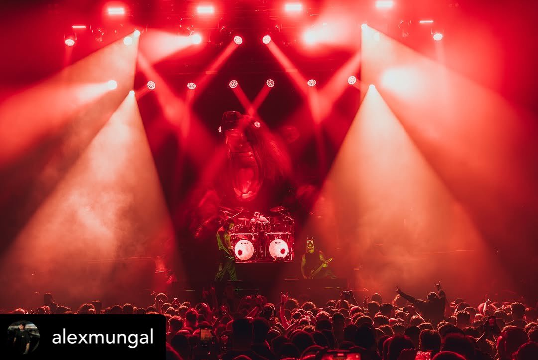 Robelighting's tweet photo. Time for a #TourShotThursday &amp; we’re out on the Slaughter To Prevail tour with lighting designer Alex Mungal &amp; a tour rig using @Robelighting #FORTE &amp; #Spiider luminaires supplied through Victory Event, Stage &amp; Tour APS. (📷 Luna Perri)

#robelighting #victoryest #alienlites https://t.co/7v3v1IozCx