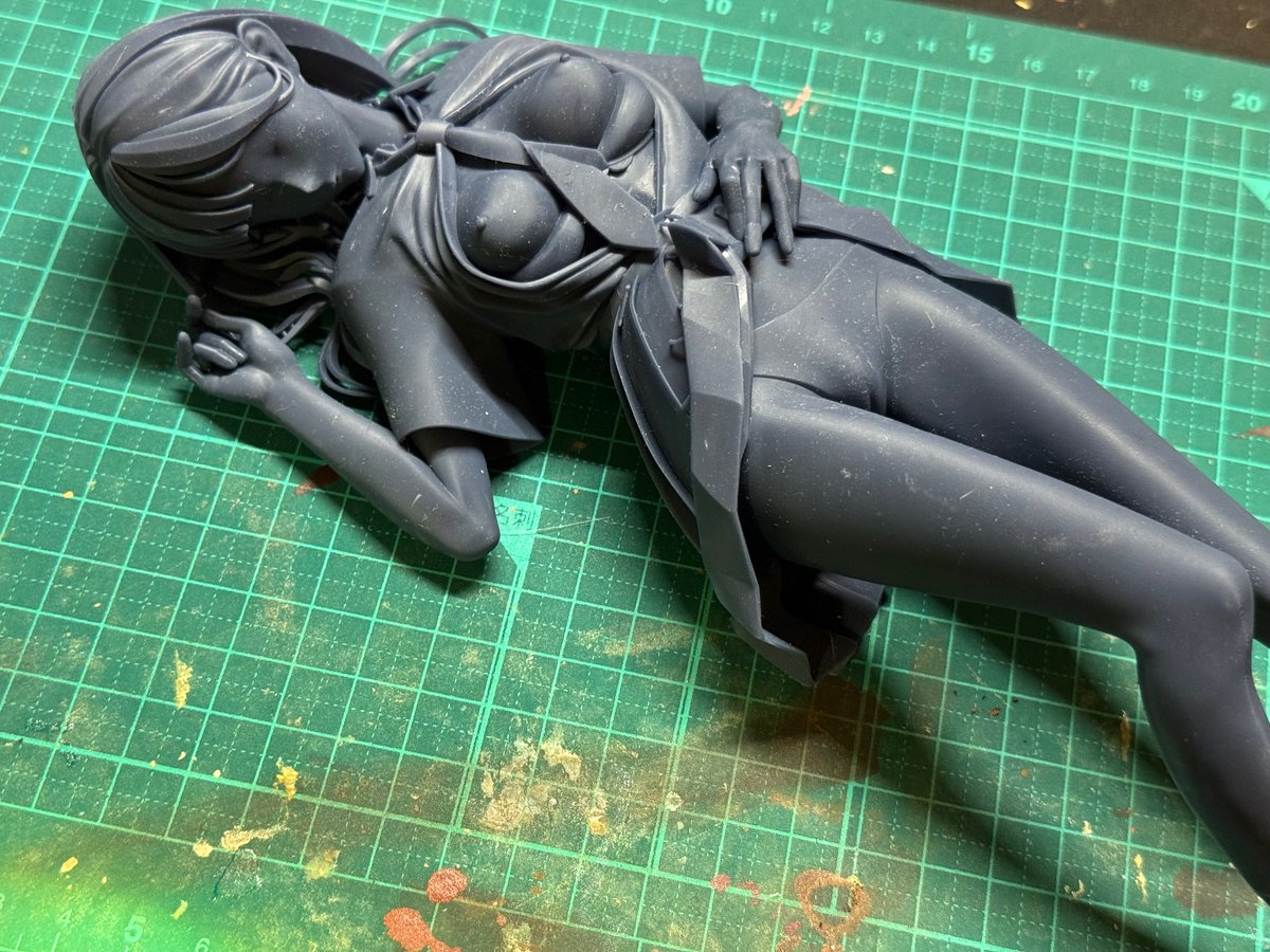 データにて粗形状が出来た時点で仮出力してポーズの検証や形状破綻がないかのチェックをします。原型が出来上がるまで10回くらい細かな調整を入れます。まだまだ道程は長そうです。フィギュア開発は想像以上に地味で面倒くさいモノなのです。

「asleep. #2」 