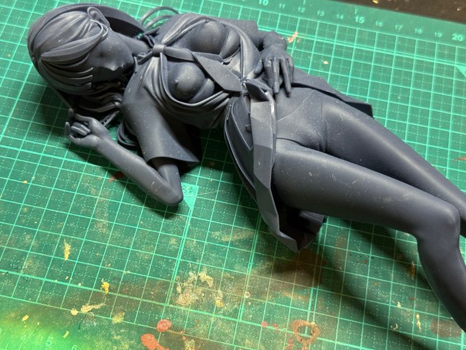 データにて粗形状が出来た時点で仮出力してポーズの検証や形状破綻がないかのチェックをします。原型が出来上がるまで10回くらい細かな調整を入れます。まだまだ道程は長そうです。フィギュア開発は想像以上に地味で面倒くさいモノなのです。

「asleep. #2」 