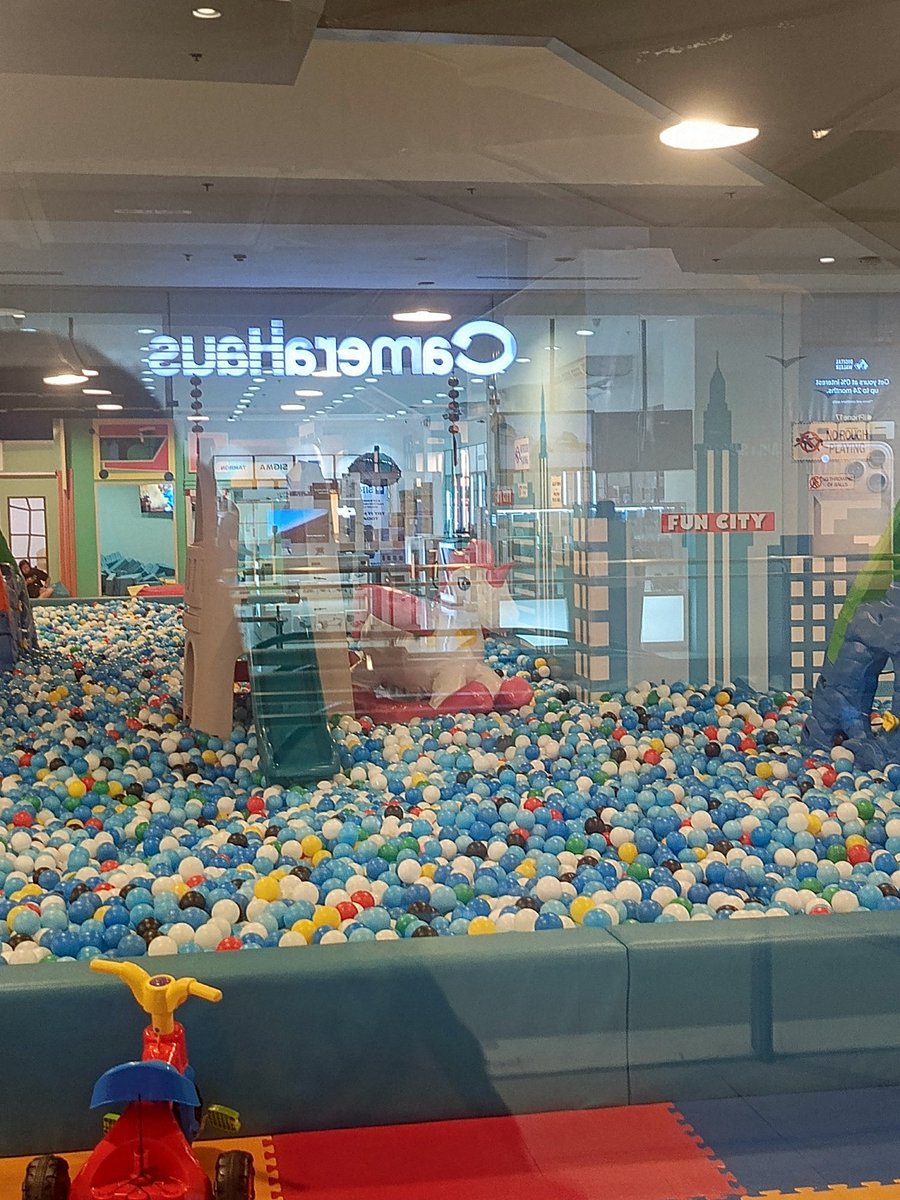 ItsRoselle27's tweet image. Mukhang Masaya idala mga bata dito ah ☺️😁 

#FunCity #AyalaMallsManilaBay