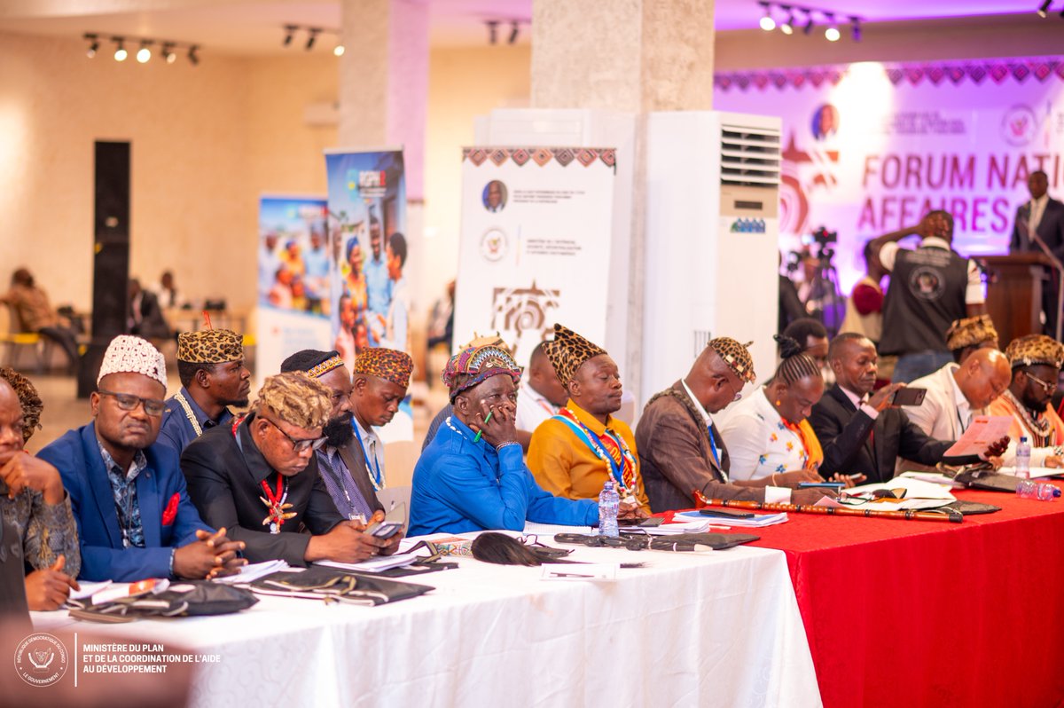 PlanRdc's tweet photo. 04.03.2026 | Kinshasa – RDC  
FNAC : Guylain Nyembo  mobilise les leaders coutumiers pour la réussite du
RGPH2

En marge du Forum National des Affaires Coutumières, le Ministre d’État @guylainnyembo_ a appelé les autorités coutumières à s’impliquer activement dans la réussite du Deuxième Recensement Général de la Population et de l’Habitat (@rgph2rdc).  

Porté par la vision du PR Félix Antoine Tshisekedi Tshilombo @Presidence_RDC et inscrit dans le PAG conduit par la PM Judith Suminwa Tuluka @PrimatureRDC , le RGPH2 constitue un outil stratégique pour doter la RDC de données fiables, indispensables à la planification du développement et à une meilleure allocation des ressources.  

42 ans après le dernier recensement de 1984, la RDC s’apprête ainsi à franchir une étape majeure dans la connaissance de sa population et de ses dynamiques territoriales.  

Face aux chefs coutumiers venus des 26 provinces, le Ministre d’État a souligné leur rôle déterminant dans la mobilisation des communautés et l’appropriation du recensement par les populations locales. 
"Le Gouvernement compte sur vous. Il veut planifier avec vous et agir avec vous. Je le sais : votre parole rassure et votre autorité apaise." a-t-il dit.   

Le RR du @UNFPARDC  en RDC, Alain Akpadji, a également réaffirmé l’engagement de son institution à accompagner le Gouvernement congolais dans la mise en œuvre du RGPH2.