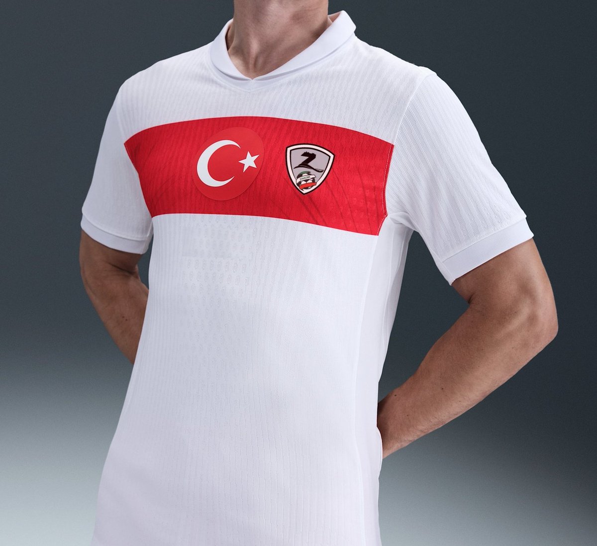 Türk kardeşlerim, 5000 beğeniye ulaşırsak bir sonraki maçı bu formayla oynayacağız. Meydan okumayı kabul ediyor musunuz?

🇪🇦🤝🏻🇹🇷