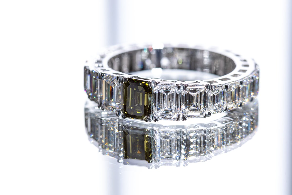 Fancy Dark Brown-Greenish Yellow』 1.01ct VS1 GIA ▽動画で見る