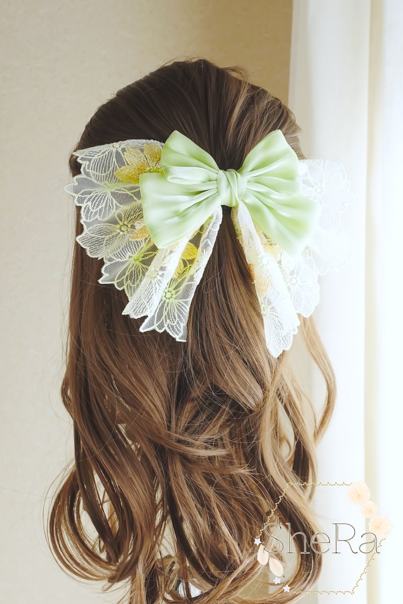 レースリボンのポニーフック 🎀イエローフラワーガーデン 着用イメージ