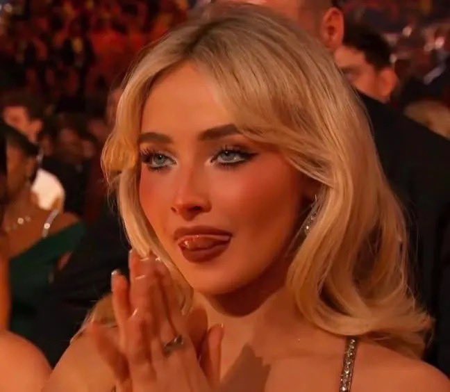 “nicandro laughed”
“… sabay hagikgik ni nicandro”
“nicandro started laughing”
“nicandro smirked”

me: