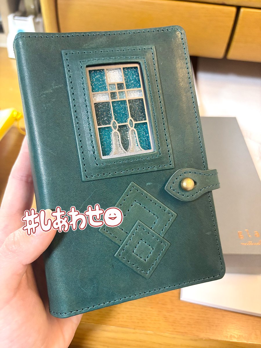 mugi_600's tweet photo. 4年間頑張った自分にご褒美📓 https://t.co/aL6IrK6YTK