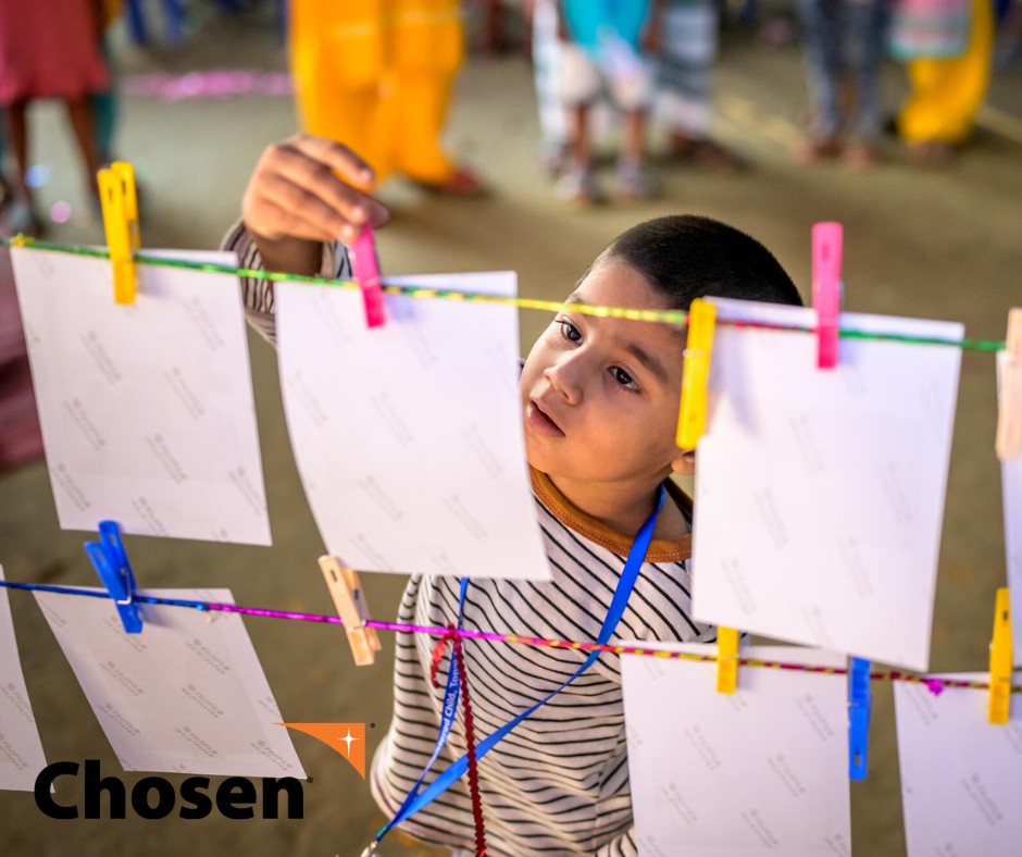 WorldVisionJPN's tweet image. 【 #Chosen まもなく始まります✨】
日本では2021年にスタートし、
世界各地で多くの特別な縁と物語を生んできた
Chosen[#チョーズン]😊

それは子どもたちが、自分の手により
自分の支援者（チャイルド・スポンサー）に
なってほしい人を選ぶ、新たな支援の始め方。