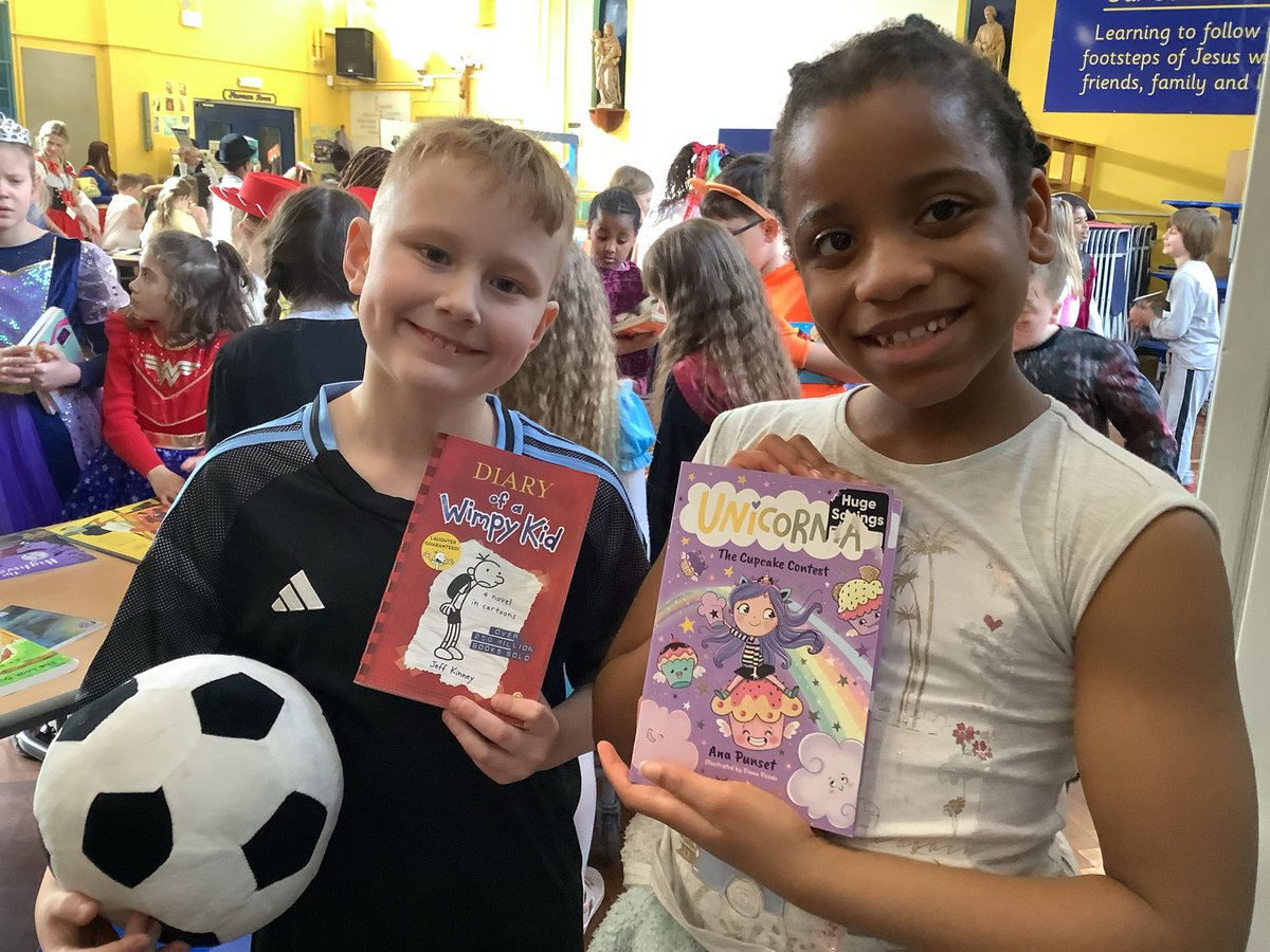 AbbeyPrimary's tweet image. #Y4 are really enjoying choosing books to read at our #Worldbookday Book Swap. Happy #Reading everyone!