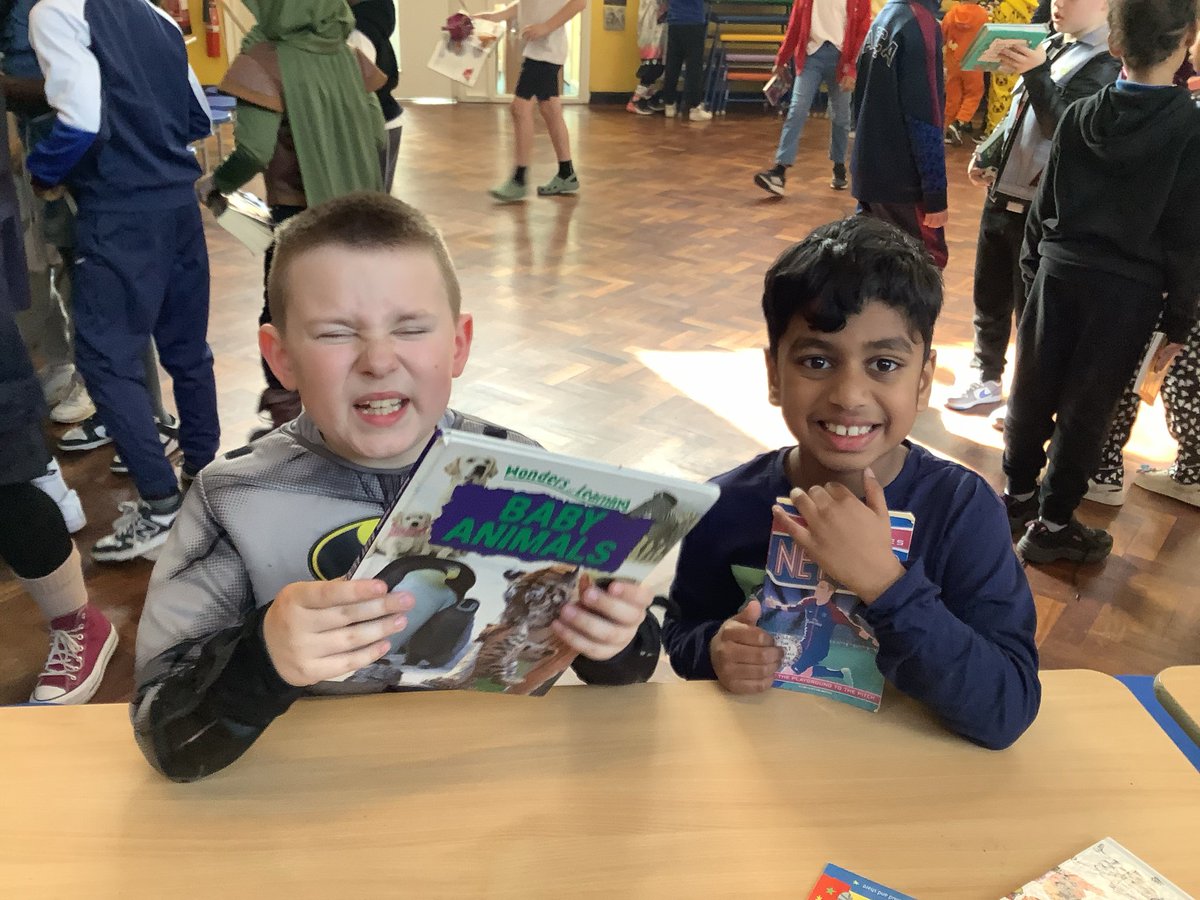 AbbeyPrimary's tweet image. #Y4 are really enjoying choosing books to read at our #Worldbookday Book Swap. Happy #Reading everyone!
