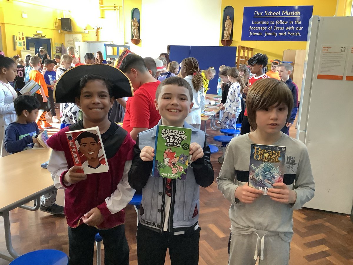AbbeyPrimary's tweet image. #Y4 are really enjoying choosing books to read at our #Worldbookday Book Swap. Happy #Reading everyone!