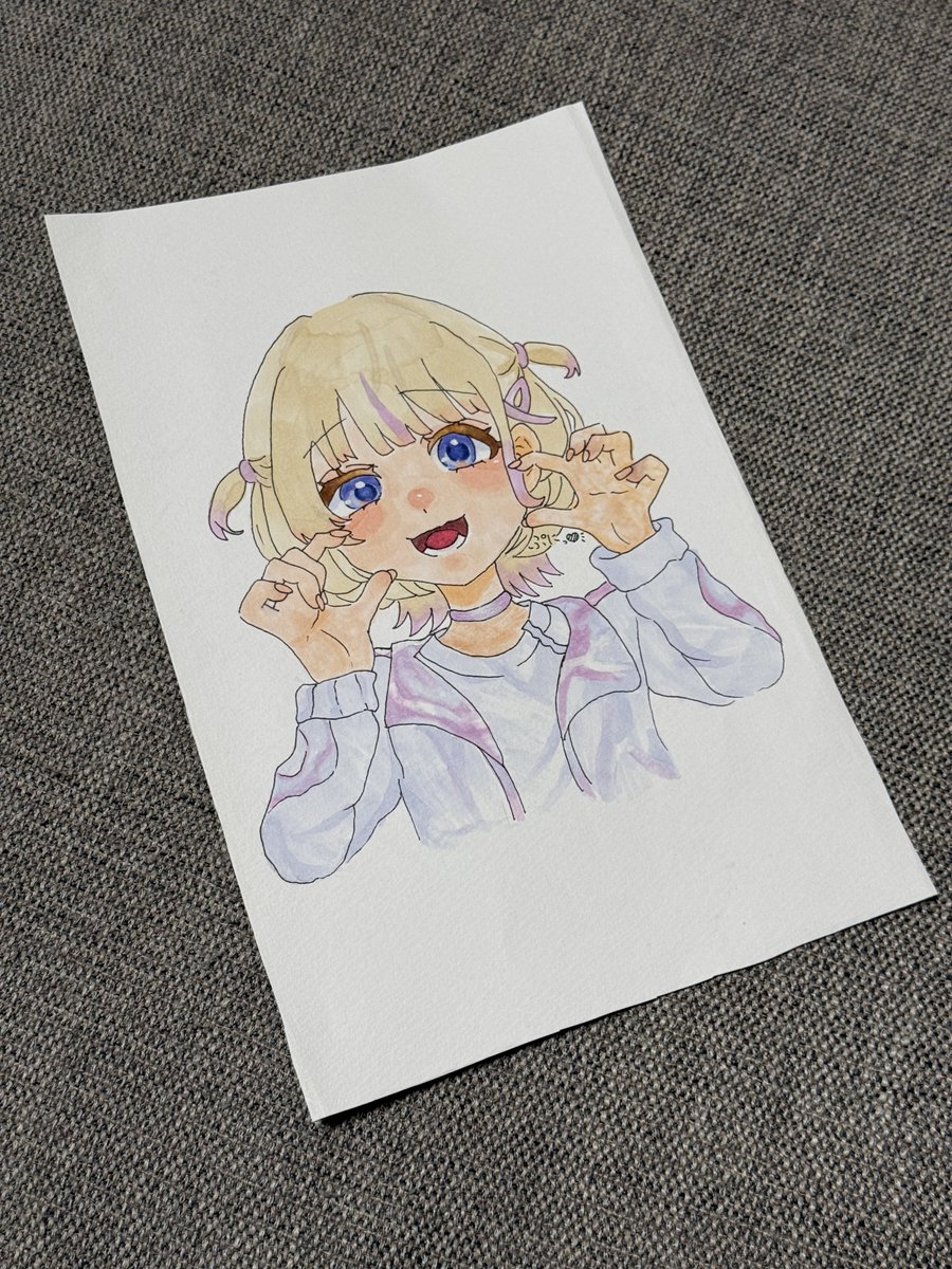 画用紙に✏️鉛筆でラフを書いてから、実線を引いてコピックで色塗り