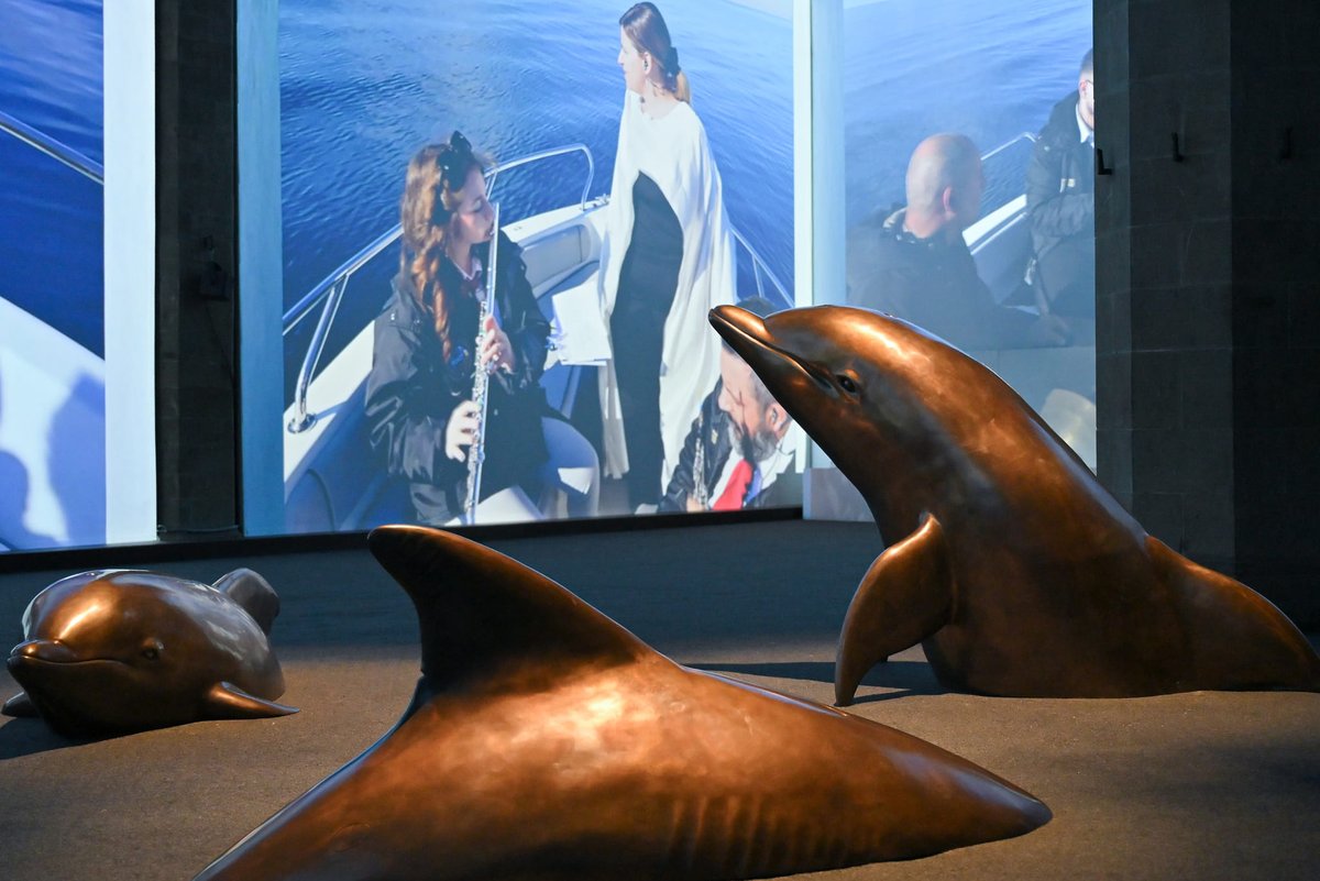 vaticannews_it's tweet image. #Firenze a Palazzo Vecchio una riflessione sul #Mediterraneo contemporaneo e sulle vite che lo attraversano. Fino al 29 marzo "Rotta", installazione di Giuseppe Lo Schiavo.

#VaticanNewsIt

@comunefi 

Leggi di @mariamilviamor
⬇️
short.do/xrlBpp