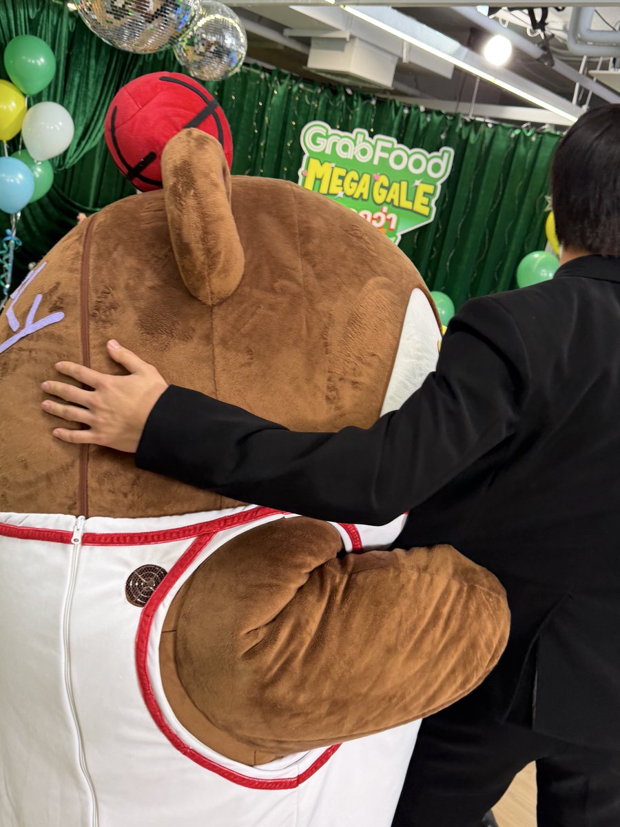 Drum set or me? 🥁🥁

#GrabFoodMegaGalexจอสกวิน