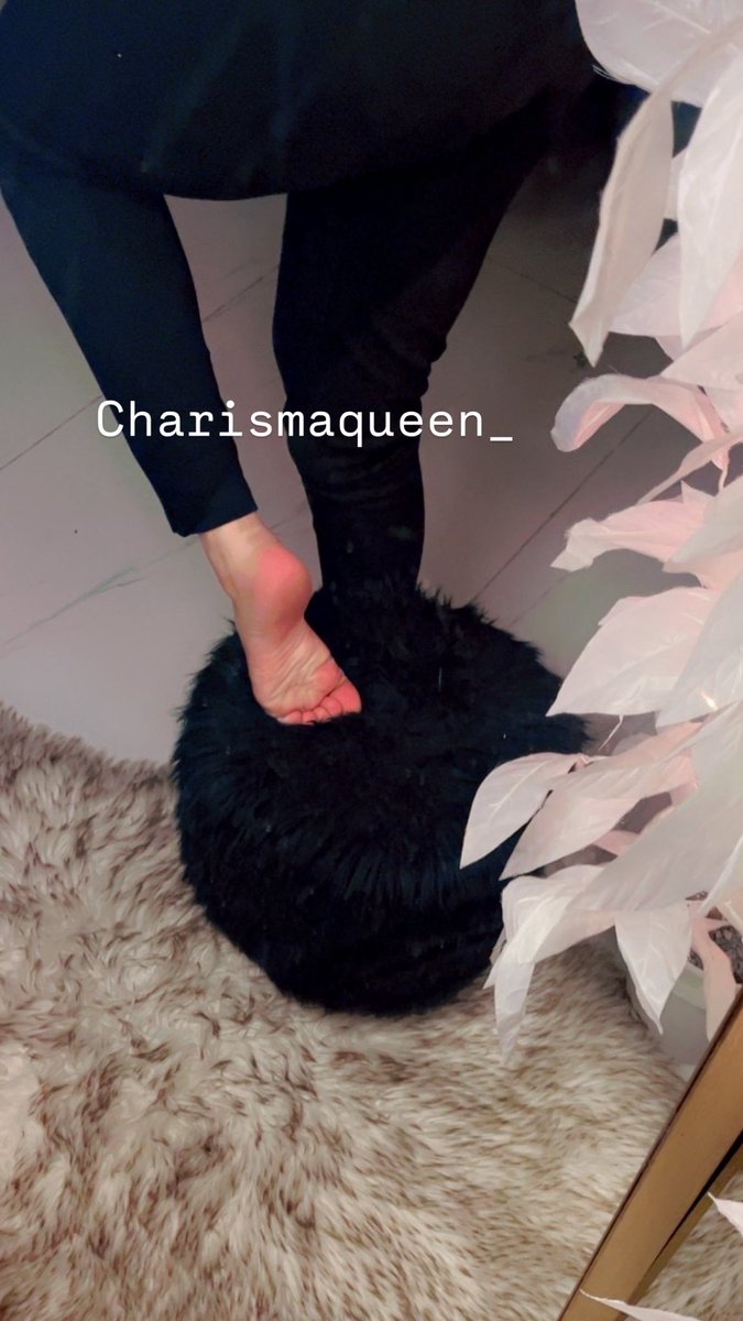 charismaqueen_'s tweet photo. Well you can roll your tongue over my soles for now 😀 https://t.co/zwUxld34Tw