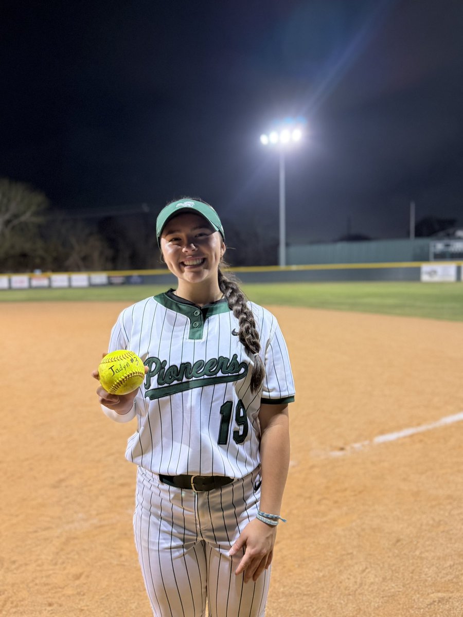 Lutheran South Academy Softball tweet media