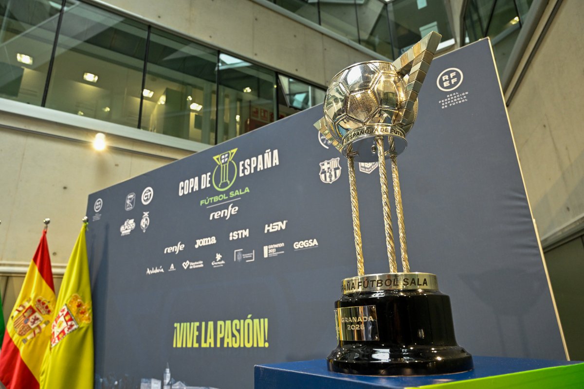 rfef's tweet image. 📸 Presentada en Granada una 𝗮𝗽𝗮𝘀𝗶𝗼𝗻𝗮𝗻𝘁𝗲 #CopaDeEspañaRenfe

➡️ Del jueves 19 al domingo 22 de marzo los 8⃣ mejores equipos de nuestro país lucharán por un torneo con múltiples alicientes dentro y fuera de la pista.

ℹ️ rfef.es/es/noticias/pr…

#FutsalRFEF