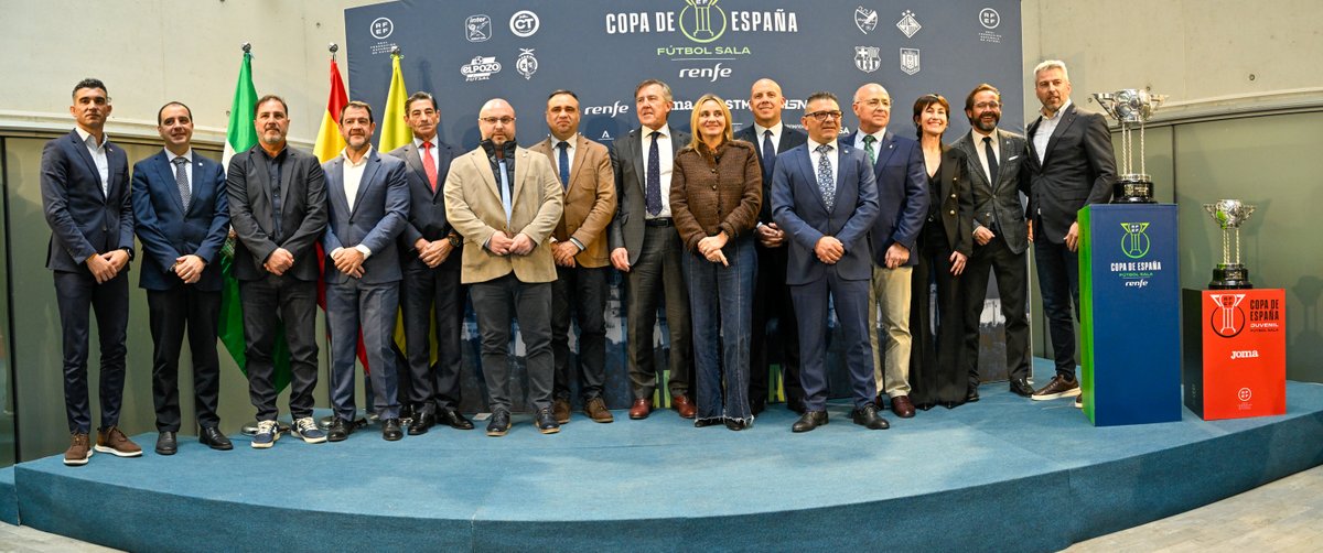 rfef's tweet image. 📸 Presentada en Granada una 𝗮𝗽𝗮𝘀𝗶𝗼𝗻𝗮𝗻𝘁𝗲 #CopaDeEspañaRenfe

➡️ Del jueves 19 al domingo 22 de marzo los 8⃣ mejores equipos de nuestro país lucharán por un torneo con múltiples alicientes dentro y fuera de la pista.

ℹ️ rfef.es/es/noticias/pr…

#FutsalRFEF
