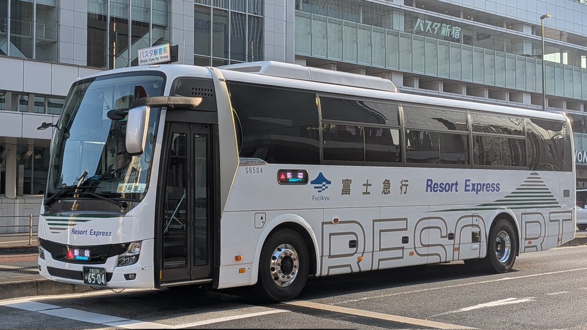 河口湖駅14時20分発の富士急ハイランド経由バスタ新宿行き、1412便2