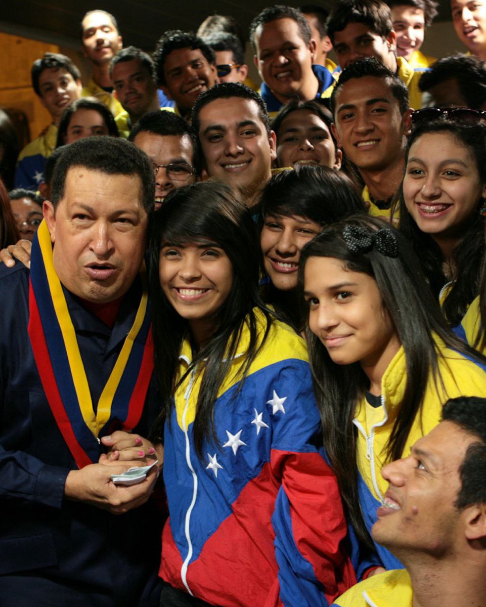 AJatedemi's tweet photo. Él no construyó monumentos de piedra, sino de conciencia. Hugo Chávez dejó una revolución en el corazón de millones. ¿Cómo compartes su legado con las nuevas generaciones?
#ChávezVive #ComandanteEterno #PatriaSocialista #Venezuela #HistoriaViva https://t.co/VsqhTL6jsF